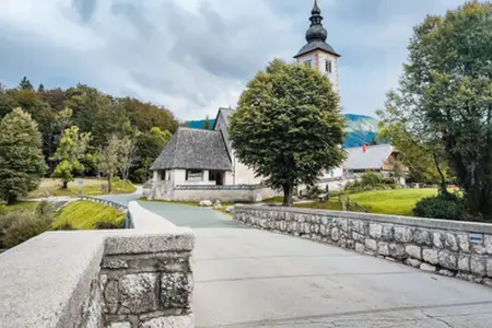 Словенські автомагістралі – швидкий та безпечний рух просто із віньєткою