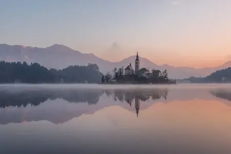 Nakup e-vinjete za leto 2024 v Sloveniji - Razišči avtocestno omrežje Slovenije in jo kupi kadarkoli!